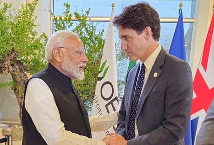 একজন লিখেছেন, “জাস্টিন ট্রুডো যে ভাষা বোঝেন, তাঁকে সেই ভাষাতেই জবাব দেওয়া হোক। বাকি সিদ্ধান্ত অন্য দেশের উপর ছেড়ে দিন।” দ্বিতীয় বিশ্বযুদ্ধের সময় জাস্টিন ট্রুডোর বাবার কাণ্ডকারখানাও টেনে এনেছেন অনেকে। তাঁদের কথায়, “মুসোলিনির আদর্শে অনুপ্রাণিত হয়ে জাস্টিন ট্রুডোর বাবা দ্বিতীয় বিশ্বযুদ্ধের সময় একটি ফ্যাসিস্ট সংগঠনের প্রতিষ্ঠা করেছিলেন। ট্রুডো পরিবার সবসময়ই নাৎসি, ফ্যাসিস্ট এবং খালিস্তানিদের সমর্থন করে এসেছে।”