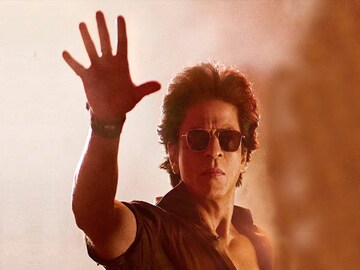 শাহরুখকে খুন করতে চেয়েছিল এই আইনজীবী! এখন পুলিশের জালে, কী তার পরিচয়?