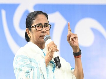 মুখ্যমন্ত্রীর বৈঠকের পরেই পানীয় জল নিয়ে কড়া নবান্ন। ফাইল ছবি