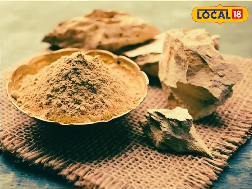 অভিজ্ঞ চিকিৎসক সুপ্রতিম দত্ত জানান, মুলতানি মাটি দিয়ে যেমনি মুখে ব্যবহার করা হয় মুখের ত্বক ভাল করতে। তেমনি এই একই উপাদান চুলের ক্ষেত্রেও সমান উপকারী বলে প্রমাণিত দীর্ঘ সময় ধরে।