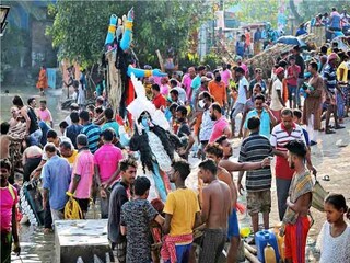 কালীপুজোর ভাসানে বোমাবাজি - Photo- File 
