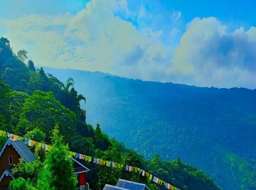 দার্জিলিং গিয়ে বোর?জাস্ট ২০কিমি দূরে অপেক্ষা করছে ভার্জিন হিল ডেস্টিনেশন