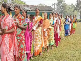 মোটামুটি নির্বিঘ্নেই মিটল ৬ বিধানসভার উপনির্বাচন। ফাইল ছবি