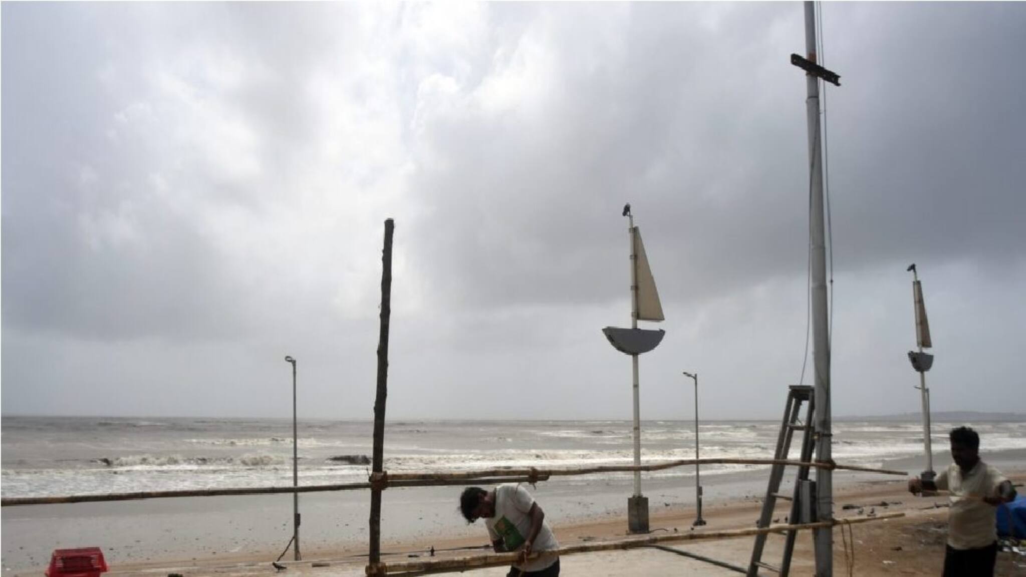 Dual Cyclonic Circulation: তাপমাত্রা হালকা কমলেও শিরশিরানি অমিল, বাংলার দু'পাশে জোড়া সাইক্লোনিক সার্কুলেশন, ফের কি বৃষ্টির ভ্রূকূটি