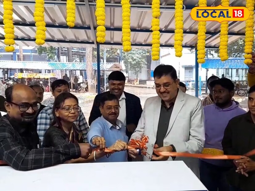 কিন্তু ঝাড়গ্রামে এই প্রথম ৮০ শতাংশ ছাড় দিয়ে শুরু হল ন্যায্য মূল্যের ওষুধ দোকান। দিবারাত্রি ২৪ ঘন্টায় খোলা থাকবে এই ওষুধ দোকান। যেখানে সমস্ত ধরনের রোগের প্রায় ১৪২ ওষুধ পাওয়া যাবে।