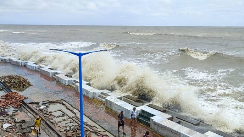 নভেম্বরের মাঝামাঝি থেকেই রাজ্যের উত্তর থেকে দক্ষিণবঙ্গে শীতের আমেজ বর্তমান। তাপমাত্রার পারদ স্বাভাবিকের নীচে নেমেছে। রাজ্যজুড়ে যেখানে শীতের আমেজ, সেই আবহে আবারও বঙ্গোপসাগরে নিম্নচাপের ভ্রুকুটি। 