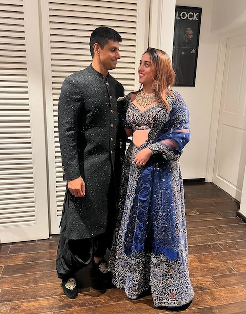 ২০২১ সালের ফেব্রুয়ারি মাসে নিজেদের সম্পর্ক অফিসিয়ালি ঘোষণা করেছিলেন আইরা এবং নুপূর। সোশ্যাল মিডিয়ায় প্রেম প্রকাশে পিছপা হননি তাঁরা। চলতি বছরের গোড়ার দিকে বিয়ের পিঁড়িতে বসেছিলেন আইরা এবং নুপূর। 