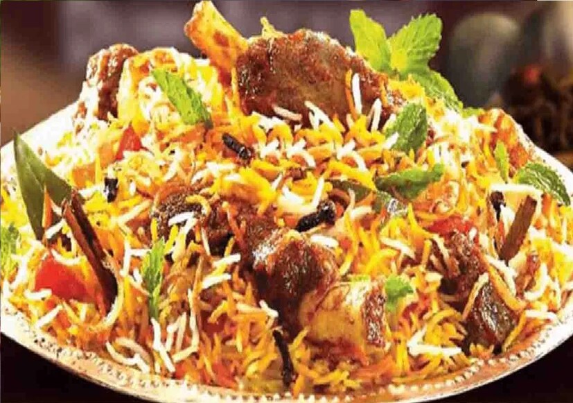 কলকাতার বিরিয়ানি দেশের সমস্ত অন্য রাজ্যের বিরিয়ানির চেয়ে একেবারে আলাদা। কারণ এই বিরিয়ানিতেই একমাত্র আলু থাকে। তাহলে কি পশ্চিমবঙ্গই বিরিয়ানির রাজধানী?