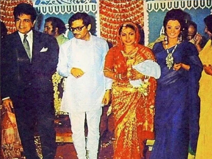 ঠিক সেদিন সকালেই যশ চোপড়া কাশ্মীরে 'কভি কভি' সিনেমার শ্যুটিং স্পট দেখতে এসেছিলেন। রাখি যশ চোপড়ার কাছে গিয়ে নায়িকার রোল করবেন বলে কথা দেন। এভাবেই বিয়ের পরে আবার ফিল্মে কামব্যাক করেন রাখি গুলজার। শর্মিলা বা সুচিত্রার চেয়ে রাখিও কিছু কম নন, এই জবাব গুলজারকে দিতেই কি রাখির এই সিদ্ধান্ত ছিল?