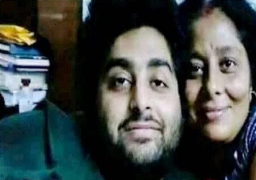 মা ও সন্তানের সম্পর্কের টানাপোড়েনের কথা যেমন অরিজিতের লেখায় ফুটে উঠেছে, তেমনই মা-কে কষ্ট দিয়ে তার আক্ষেপের সুরও বেজেছে লেখায়। 