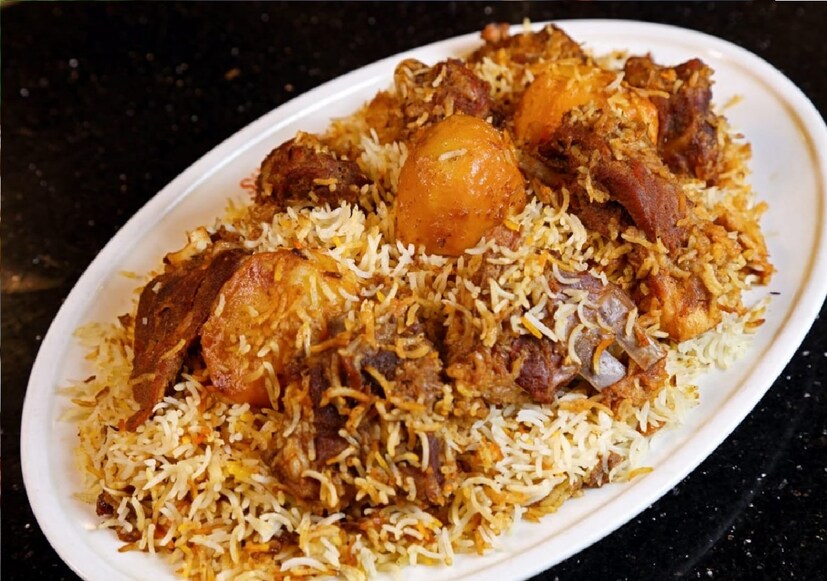 অর্থাৎ তেলঙ্গানা হল ভারতের বিরিয়ানি রাজধানী। মোগলাই ও স্থানীয় ফ্লেভারের মিশ্রণে তৈরি হায়দরাবাদি বিরিয়ানি সমীক্ষায় দেখা গিয়েছে, দিনে ৫টি বিরিয়ানির অর্ডার থাকলে একটি অবশ্যই থাকে হায়দরাবাদের বিরিয়ানি। 