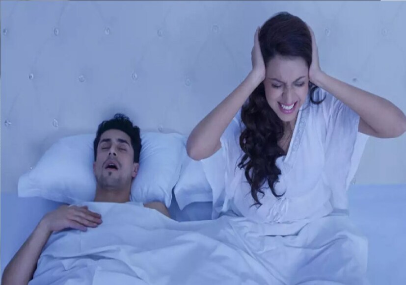 অস্ট্রেলিয়ার একটি গবেষণা সংস্থা নাকডাকার সঙ্গে রক্তচাপ বৃদ্ধির একটি যোগসূত্রে খুঁজে পেয়েছে। গবেষণা জানা গেছে, প্রতিদিন রাতে যাঁরা ঘুমনোর সময় নাক ডাকেন তাঁরা উচ্চ রক্তচাপের রোগী হওয়ার পাশাপাশি হাইপার টেনশনেও ভোগেন।