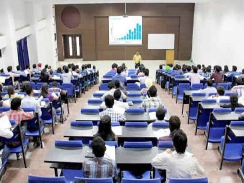 দক্ষিণ এশীয় বিভাগের অধীনে, যার মধ্যে ভারত ও পাকিস্তানের বিশ্ববিদ্যালয় রয়েছে। এর মধ্যে ইন্ডিয়ান ইনস্টিটিউট অফ টেকনোলজি, দিল্লি (IITD) ৩০৮টি বিশ্ববিদ্যালয়ের মধ্যে শীর্ষস্থান অর্জন করেছে। দক্ষিণ এশিয়ার শীর্ষ ১০টি বিশ্ববিদ্যালয়ে ৭টি ভারতীয় বিশ্ববিদ্যালয় অন্তর্ভুক্ত।