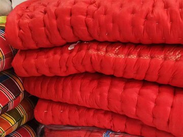 শীতের রাতে কমছে নরম লেপের আদর...! চাহিদা কমছে খণ্ডঘোষের লেপ তৈরির কারিগরদের শীতের রাতে কমছে নরম লেপের আদর...! চাহিদা কমছে খণ্ডঘোষের লেপ তৈরির কারিগরদের