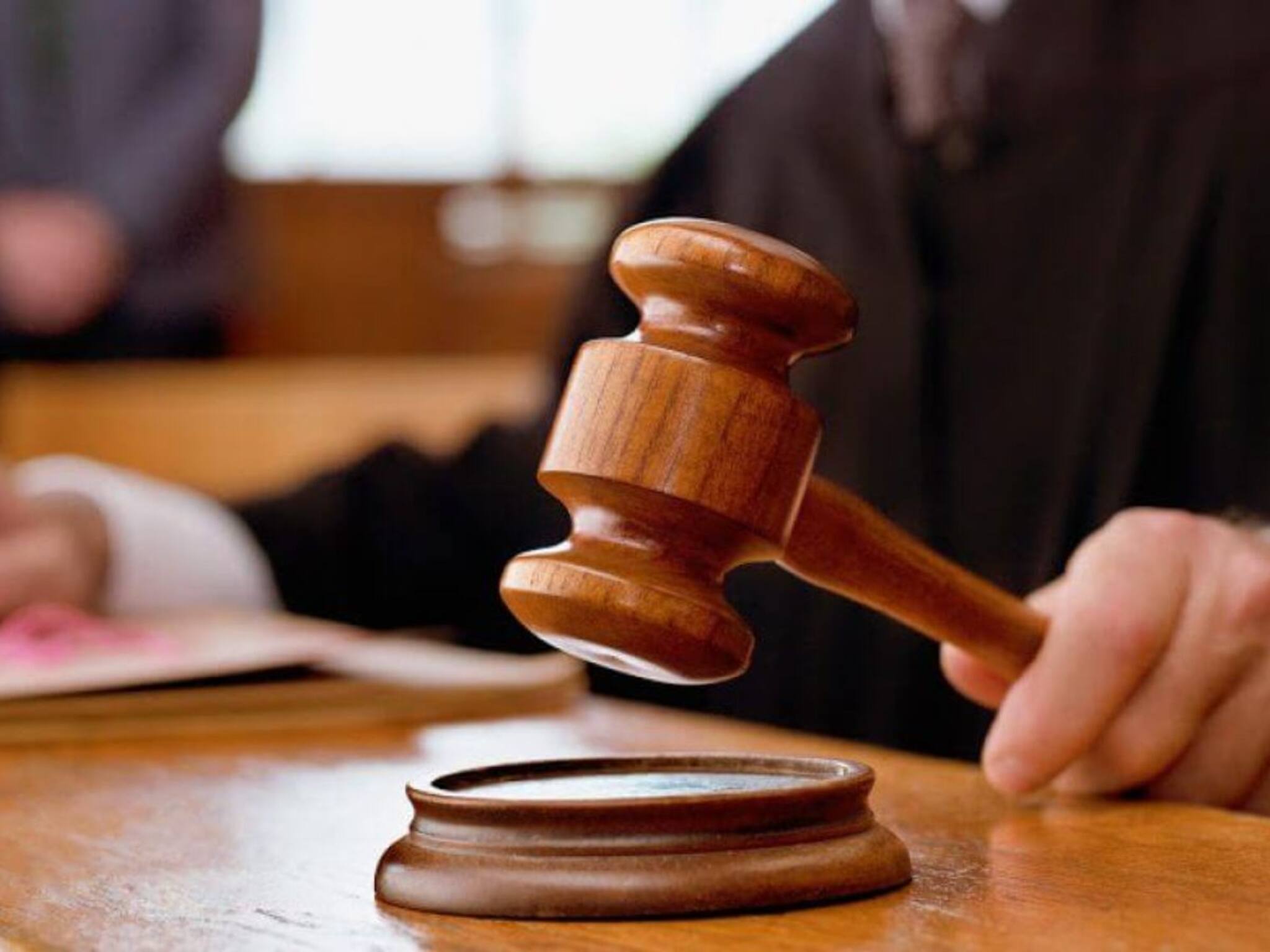 বাড়ি থাকতেও রাস্তায় কাটছিল দিন! ‘৪৮ ঘণ্টার মধ‍্যে’, বৃদ্ধার অভিযোগে কড়া আদালত