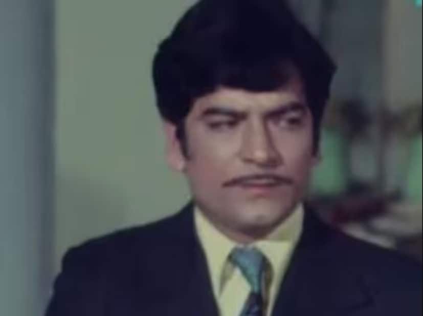 এটি ছিল ১৯৯৮ সালে যখন তার চলচ্চিত্র মহল মুক্তি পায়। বহু বছর বাড়ি যাননি, তাই ছবি মুক্তির পর জবলপুরে নিজের বাড়িতে পৌঁছে যান। কোনও কাজে বাড়ি থেকে বের হওয়ার সময় হঠাৎ দুর্ঘটনার কবলে পড়েন। দুর্ঘটনাটি এতটাই ভয়াবহ ছিল যে তাঁর অবস্থা খুবই খারাপ হয়ে পড়ে। খাওয়া-দাওয়া, চলাফেরা করা তার পক্ষে কঠিন হয়ে পড়ে। এই দুর্ঘটনার আঘাত ও দুর্বলতায় ভুগে তিনি মারা যান। 
