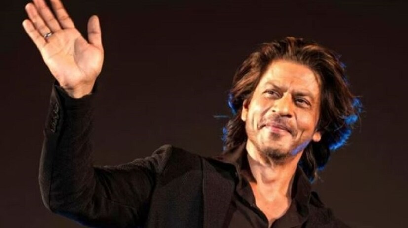 ভালবেসে গৌরীকে বিয়ে করেন তিনি! আজও তাঁদের ভালবাসা অটুট! তিন সন্তান নিয়ে সুখের সংসার! প্রতি বছর তাঁর জন্মদিনে 'মান্নত'-অর্থাৎ তাঁর বাড়ির সামনে ভিড় করে থাকে ভক্তরা! একবার চোখের দেখা দেখার জন্য! photo Source collected