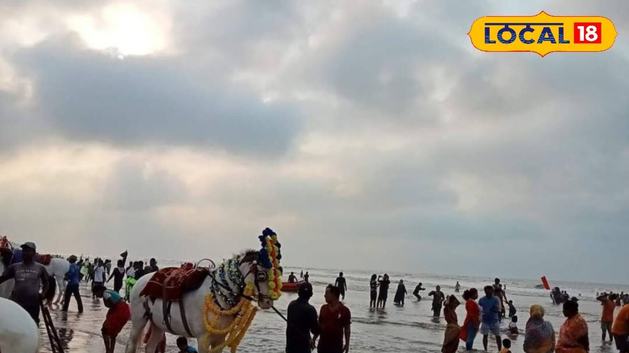 Digha: কী এমন হল সৈকত নগরী দিঘায়! সমুদ্র ছেড়ে উল্টো দিতে ছুটছে পর্যটকরা! রইল ভিডিও