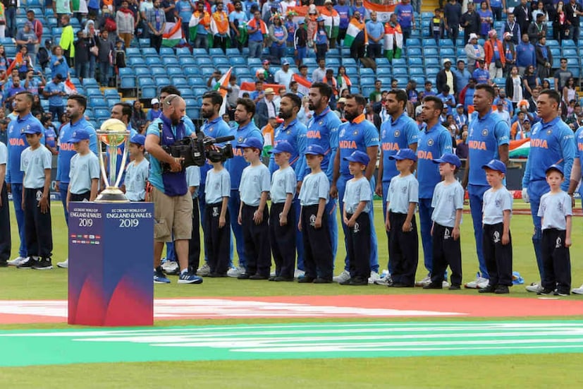 খেলার মাঠে উভয় দলের খেলোয়াড়দের মধ্যে পারস্পরিক সম্পর্ক ভালো রাখতে হবে, তা বোঝানোর জন্যই জাতীয় সঙ্গীতের সময় শিশুদের সাথে করে আনা হয়। শিশুরা জাতীয় সঙ্গীতের সময় প্লেয়ারদের সঙ্গে থেক সেই কথাগুলিই প্রকারন্তরে সেই বার্তাই দেয়।