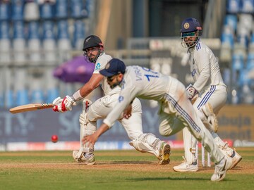 ক্রিকেট ভালবাসেন? বলুন তো, পিচ-এর মাপ সব সময় ২২ গজ হয় কেন? পারলে আপনি জিনিয়াস