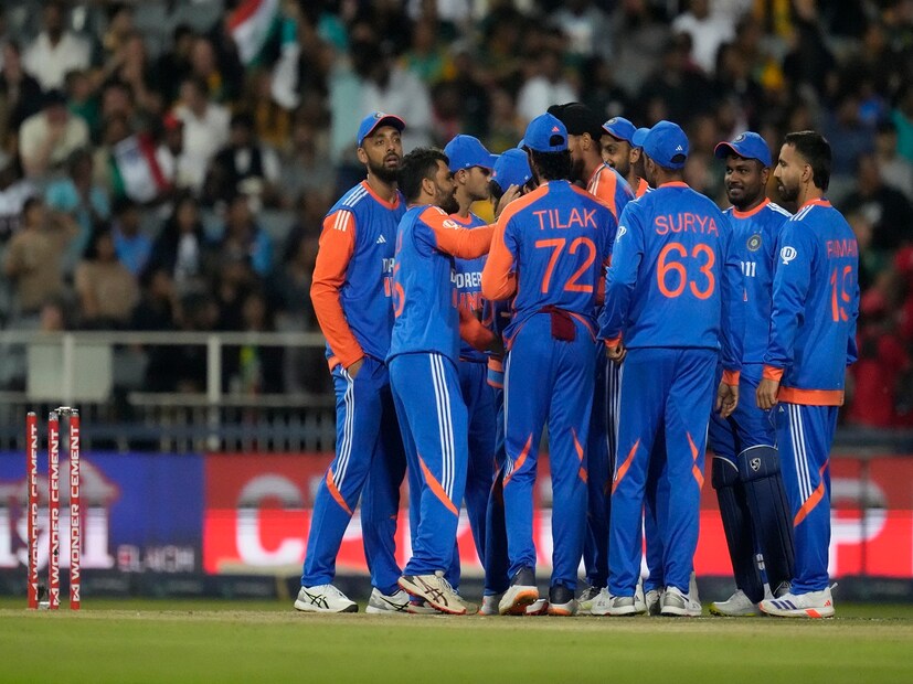 ১৩ মার্চ, ২০০৪ সালে এমন রেকর্ড করেছিলেন শেহবাগ। পাকিস্তানের বিরুদ্ধে রয়েছে তাঁর এই রেকর্ড। পাক বোলার রানা নাভেদ উদ হাসানের বলে ১৭ রান করেছিলেন বীরু। শুনতে অবাক লাগলেও এই রেকর্ড একেবারে সত্যি।