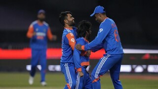 দক্ষিণ আফ্রিকাকে হেলায় হারিয়ে সিরিজ জয় ভারতের Photo- AP