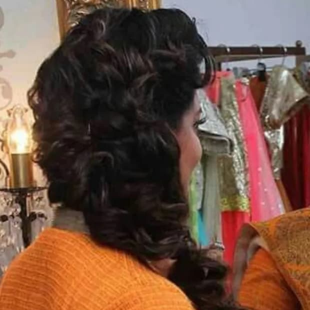 ফিল্ম ইন্ডাস্ট্রিতে প্রেম, বিয়ে এবং বিবাহবিচ্ছেদ খুব সাধারণ ঘটনা। অহরহ ঘটে চলেছে। কিন্তু প্রিয় নায়ক বা নায়িকার কথাই আলাদা। তাঁরা কার সঙ্গে প্রেম করছেন বা কার সঙ্গে ব্রেকআপ হল কিংবা কবে বিয়ে করবেন, তা জানতে সর্বদা উৎসুক থাকে ভক্তকুল। ইন্ডাস্ট্রিতে অনেকেরই বিয়ের বয়স গড়ালেও ছাতনাতলায় বসেননি এখনও। ৪৯ বছর বয়সী দক্ষিনী নায়িকাও তাই। 