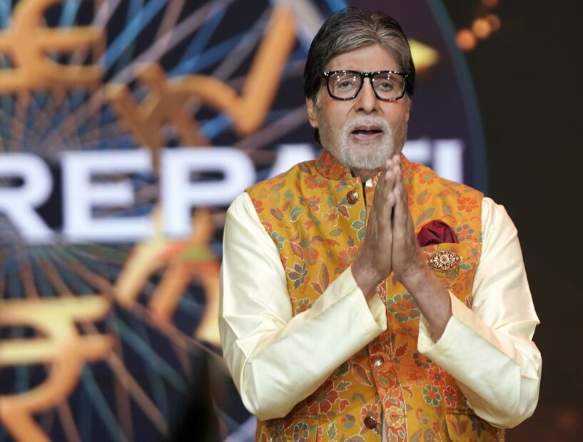 অমিতাভ বচ্চন: এই তালিকায় সর্বপ্রথম রয়েছেন মেগাস্টার অমিতাভ বচ্চন। বলিউডের ‘শাহেনশাহ’ কিংবা ‘বিগ বি’ হিসেবে জনপ্রিয়তা লাভ করেছেন। কিন্তু তাঁর আসল নাম হল ইনকিলাব শ্রীবাস্তব, যেটা অনেকেই জানেন না।