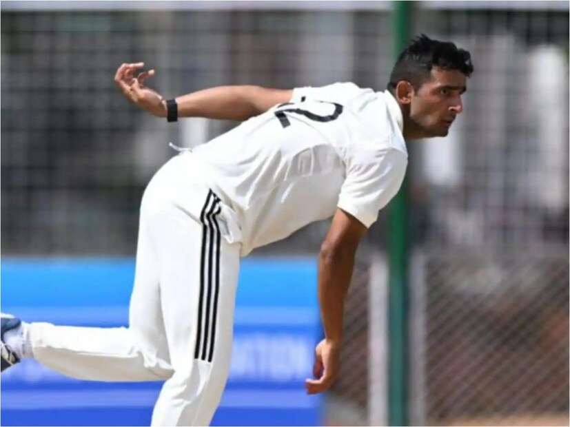 তবে আন্তর্জাতিক ক্রিকেটে নয়, রনজি ট্রফিকে এক ইনিংসের ১০ উইকেট নিলেন তরুণ ভারতীয় পেসার অংশুল কাম্বোজ। কেরলের বিরুদ্ধে রনজি ট্রফির এলিট-সি গ্রুপের ম্যাচে এই কৃতিত্ব গড়লেন হরিয়ানার পেসার।