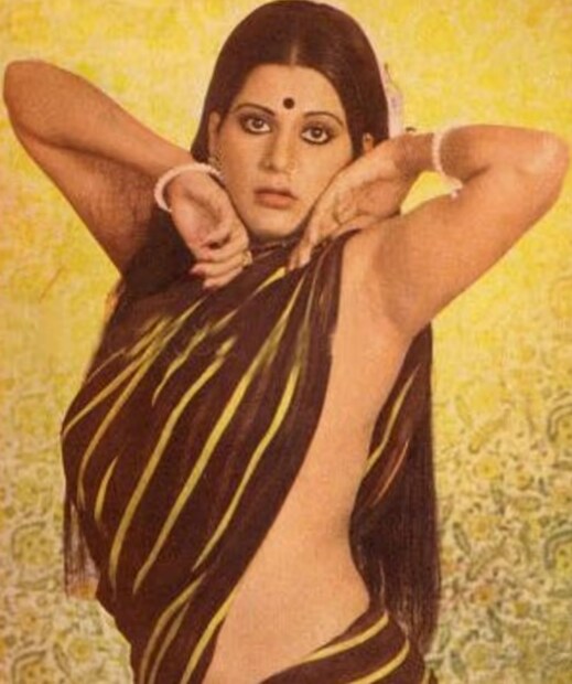 ‘মেহবুবা’ এবং ‘এক হি রাস্তা’। এই দুটো ছবি অভিনেত্রীর কেরিয়ারের মাইলস্টোন। তাঁর শক্তিশালী অভিনয়ের কথা দর্শকদের মুখে মুখে ফিরত। মিডিয়া রিপোর্ট অনুযায়ী, ‘প্রিয়তমা’ ছবির জন্য ১৯৭৮ সালে ফিল্মফেয়ারে সেরা সহ অভিনেত্রীর পুরস্কার জিতেছিলেন। সে সময় প্রায় সব ছবিতেই কোনও না কোনও চরিত্রে দেখা যেত তাঁকে। ১৯৮০ সালে মুক্তি পেল ‘বার্নিং ট্রেন’। জিতেন্দ্র, ধর্মেন্দ্র, বিনোদ খান্না অভিনীত এই ছবি ঝড় তুলেছিল বক্স অফিসে। ছবির মাত্র একটি গানেই দেখা গিয়েছিল আশা সচদেবকে।