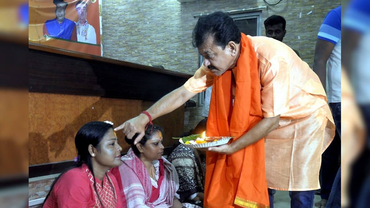ভাইফোঁটায় বোনফোঁটার আয়োজন, ব্যতিক্রমী ছবি পদ্মের মুরলিধর সেন লেনের অফিসে