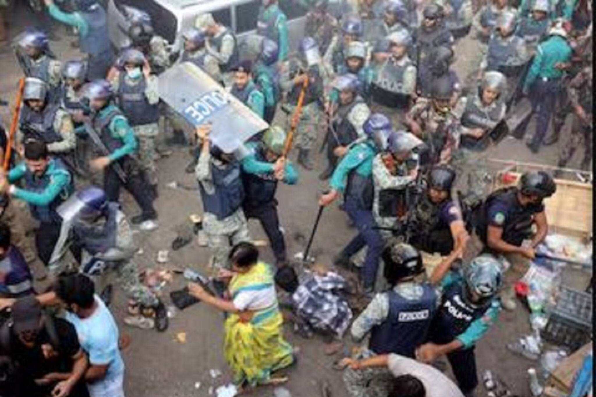 বাংলাদেশের পরিস্থিতির উপরে নজর রাখছে ঢাকার ভারতীয় দূতাবাস, জানালেন বিদেশম