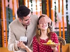 ভাইয়ের মঙ্গলে কেউ প্রতিপদে ফোঁটা দেন, কেউ দ্বিতীয়ায়! কেন দু-দিন ধরে ভাইফোঁটা হয় জানেন?