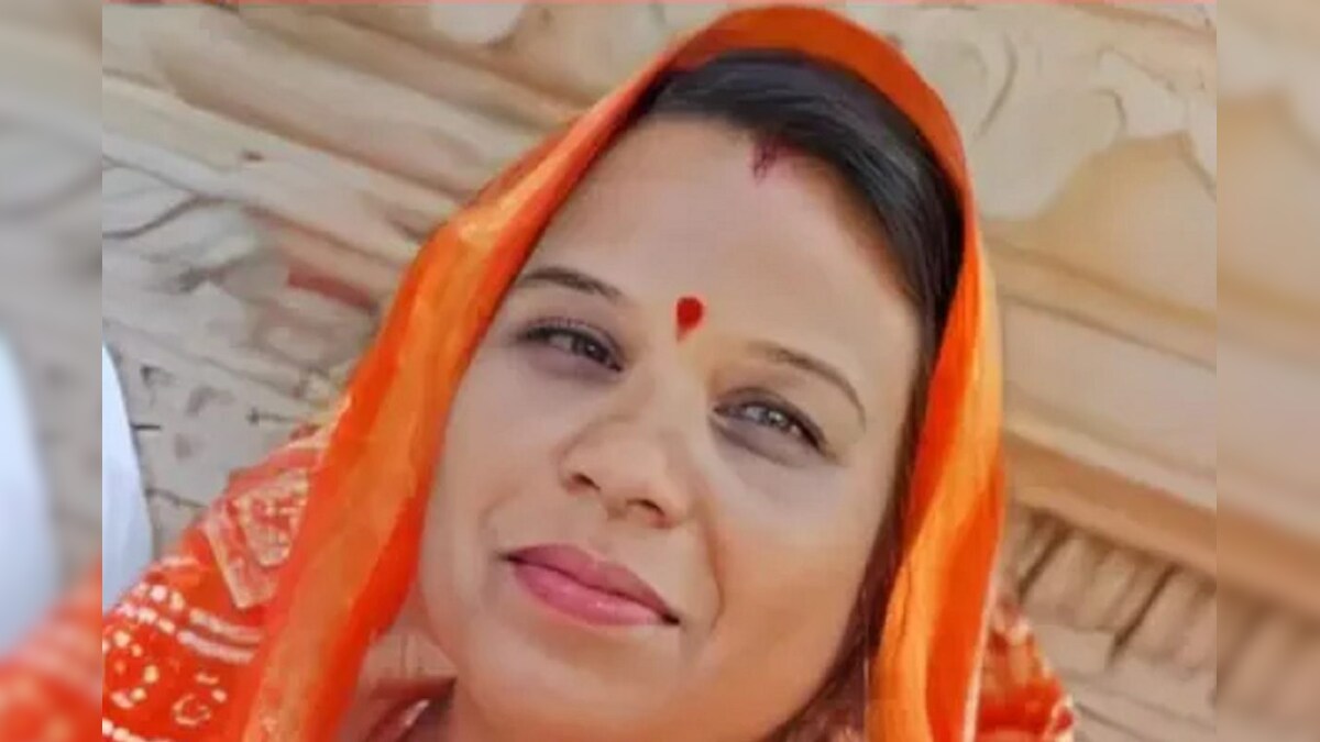 দুপুরের খাবার খেয়ে ক্লাস নিতে ছুটেছিলেন, আচমকাই লুটিয়ে পড়লেন ক্লাসের মধ্যে; হাসপাতালে যাওয়ার পর যা জানা গেল…