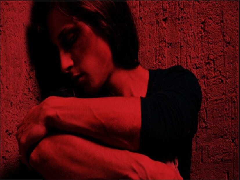 মহিলার দাবি, বিয়ের আগেই নিজের হবু স্বামীকে ভরসা করে দশ লক্ষ টাকা এবং অলঙ্কার দিয়ে সাহায্য করেন তিনি৷ এর পর থেকেই ধীরে ধীরে ওই ব্যক্তির আচরণে বদল আসে৷