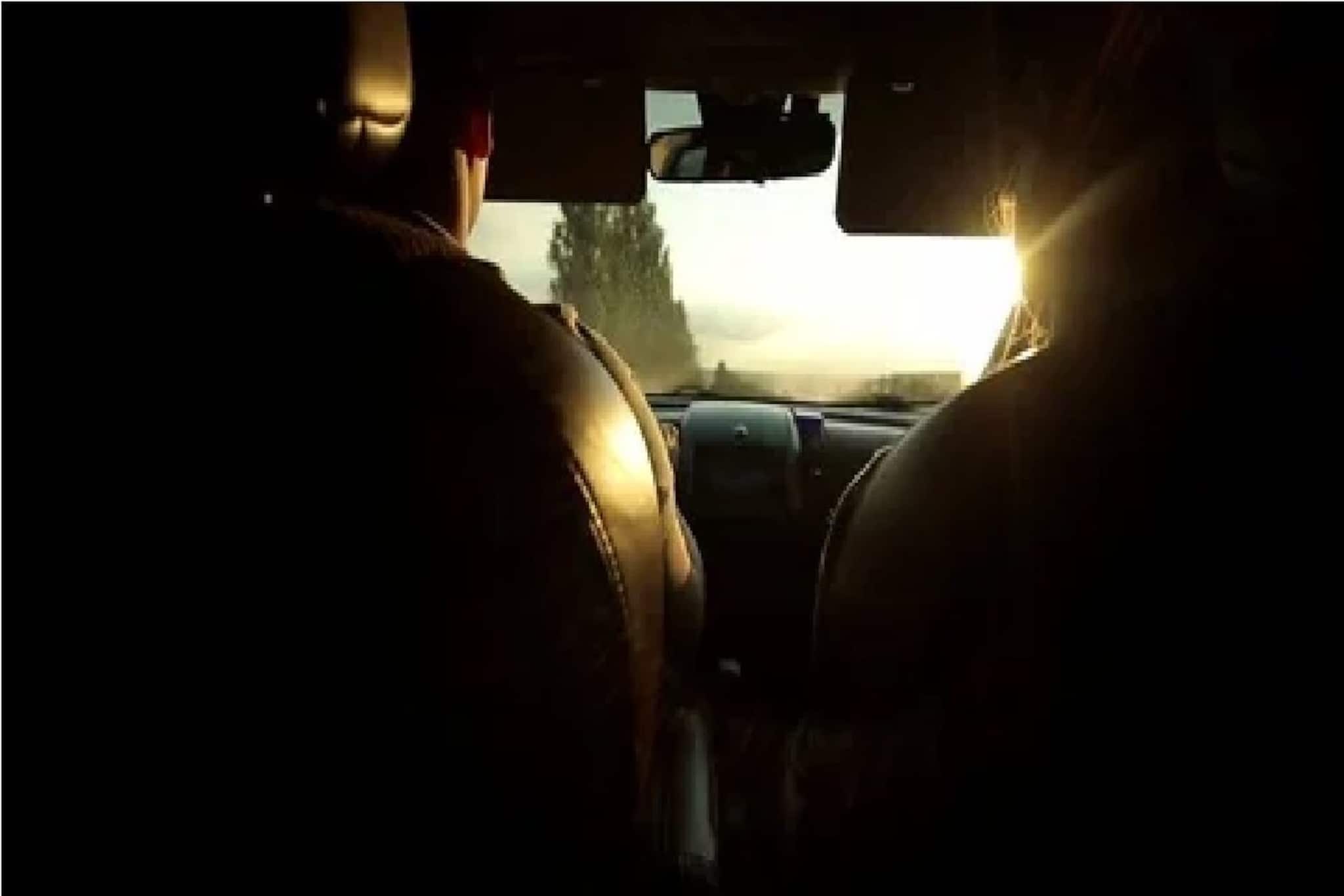 একসঙ্গে যাচ্ছিল ভাই-বোন! গাড়ির মধ্যেই যা করছিল দু'জনের কাণ্ড দেখে হতবাক পুলিশ