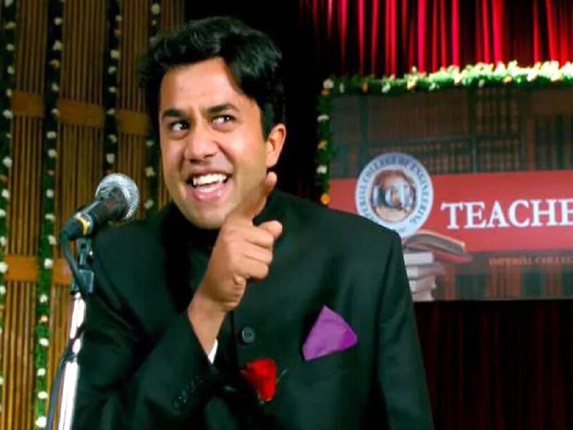 চতুর রামলিঙ্গমকে মনে আছে? হ্যাঁ, ‘থ্রি ইডিয়টস’-এর সেই সাইলেন্সর। মারাত্মক পড়ুয়া আর কূট বুদ্ধির অধিকারী। সে জন্যই পড়ুয়ারা তাঁকে ‘ভাইরাস’ বলে ডাকত। স্ক্রিন প্রেজেন্স খুব বেশি নয়। তবে ওইটুকুতেই আমির খান, মাধবন, শারমন জোশীদের সেয়ানে সেয়ানে টক্কর দিয়ে গিয়েছেন রীতিমতো। Photo: Instagram