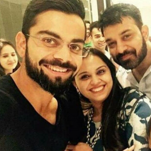 হট ও গ্ল্যামারাস হলেও, গ্ল্যামার ওয়ার্ল্ডের সঙ্গে কোনও যোগ নেই অনুষ্কা শর্মার জা চেতনা কোহলির। তিনি একজন হোম মেকার, প্রায়ই বিভিন্ন অনুষ্ঠানে বিকাশ কোহলির সঙ্গে তাঁকেও দেখা যায়। 