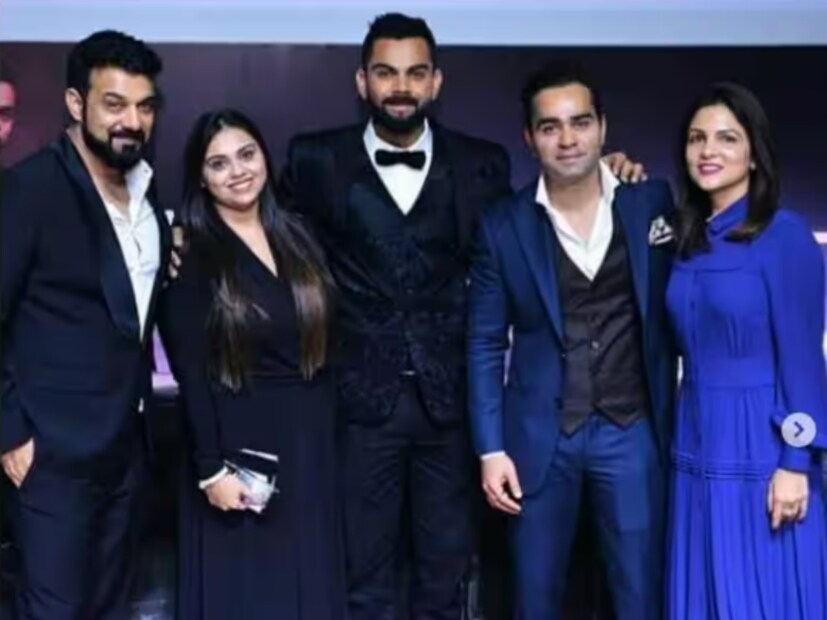 একাধিক পারিবারিক অনুষ্ঠানেও গোটা পরিবারকে একসঙ্গে দখতে পাওয়া যায়। খেলার বাইরে সময় পেলে গোটা পরিবারকে নিয়েও সময় কাটান বিরাট। সেই সকল অনুষ্ঠানের ছবিতেও গ্ল্যামারাস দেখায় চেতনাকে।