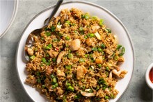 Chicken Fried Rice: ৫ মিনিটেই ঘরে বানান চিকে ফ্রায়েড রাইস! রইল ভিডিও