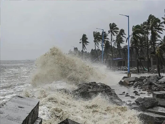 Cyclone Fengal: ঘূর্ণাবর্তের অবস্থান এই মুহূর্তে কোথায়? কত কিমি বেগে আছড়ে পড়তে পারে সাইক্লোন ফেঙ্গাল? কোন কোন রাজ্যে প্রভাব? আবহাওয়ার বড় আপডেট Cyclone Fengal: ঘূর্ণাবর্তের অবস্থান এই মুহূর্তে কোথায়? কত কিমি বেগে আছড়ে পড়তে পারে সাইক্লোন ফেঙ্গাল? কোন কোন রাজ্যে প্রভাব? আবহাওয়ার বড় আপডেট
