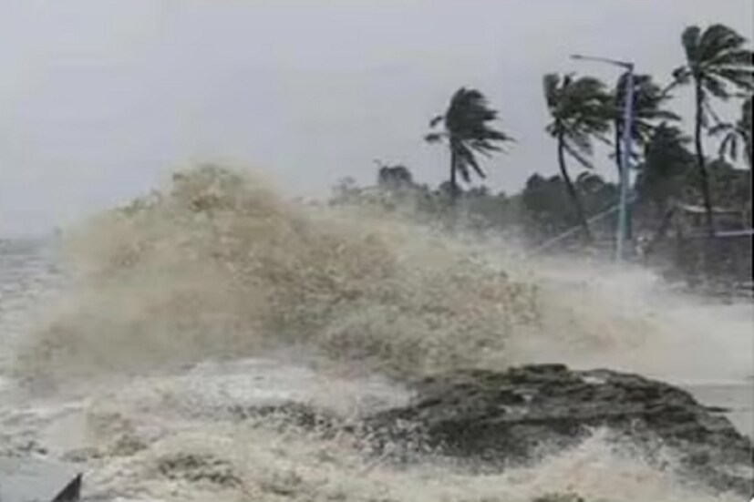 দুই থেকে তিন ডিগ্রি সেলসিয়াস তাপমাত্রা বাড়তে পারে। তবে পশ্চিমের দিকে জেলাগুলিতে তাপমাত্রার খুব একটা পরিবর্তনের সম্ভাবনা নেই। 