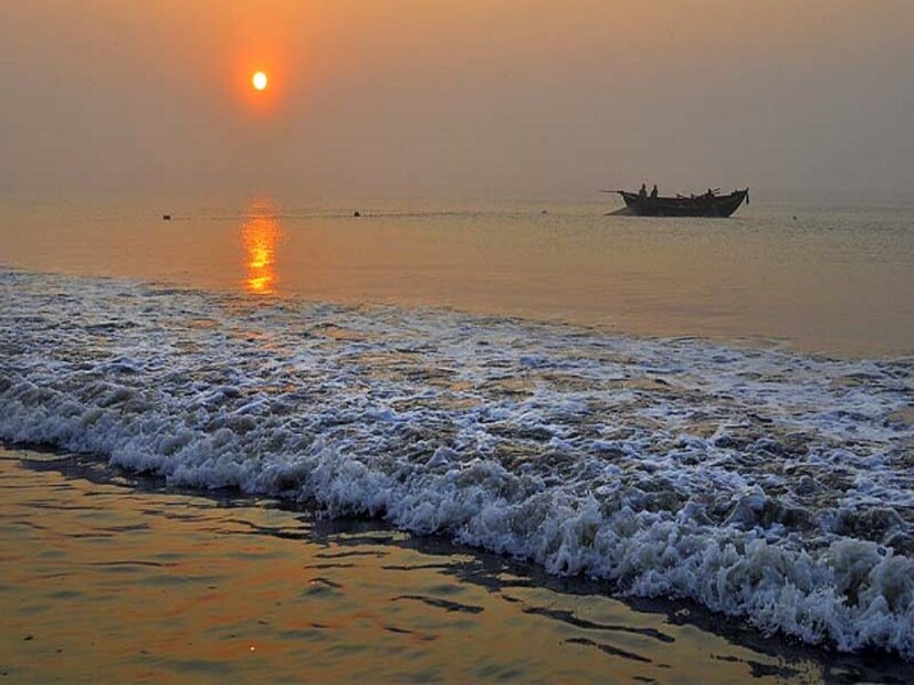 ৩০ নভেম্বর শনিবার দিঘা সহ পূর্ব মেদিনীপুর জেলার আকাশ মেঘে ঢাকা। দমকা হাওয়া বইছে। দিঘা সহ জেলায় বেড়েছে তাপমাত্রা। ফলে শীতের আমেজ ধাক্কা খেল। হাওয়া অফিসে রিপোর্টে জানাজায় আগামী ৪৮ ঘণ্টায় সর্বনিম্ন তাপমাত্রা আরও কিছুটা বাড়বে।