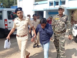 পুলিশের জালে এক যুবক 
