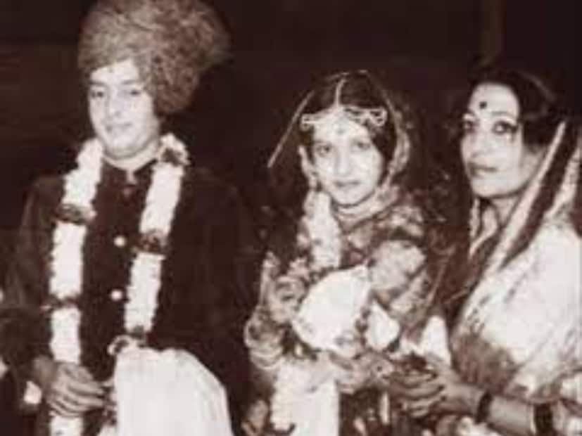 ১৯৭৮ সালের ২৪ ফেব্রুয়ারি বিবাহবন্ধনে আবদ্ধ হয়েছিলেন মুনমুন সেন ও ভরত দেব বর্মা৷ কেরিয়ার তখন মধ্যগগণে, কোনও তারকাকে নয় বরং ত্রিপুরার রাজ পরিবারের ছেলে ভরত দেব বর্মাকে বিয়ে করেছিলেন নায়িকা৷  নিজে দাঁড়িয়ে মেয়েকে ভরতের হাতে তুলে দিয়েছিলেন মহানায়িকা সুচিত্রা সেন৷  দীর্ঘদিনের দাম্পত্যে মুনমুনকে একা রেখেই না ফেরার দেশে পাড়ি দিলেন ভরত৷
