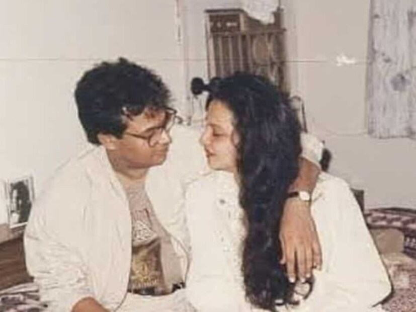 অভিনেত্রীর জীবনে একটি সময় এসেছিল, যখন তিনি তার স্বভাবের বিরুদ্ধে গিয়ে একটি সাজানো বিয়ে করেছিলেন। তারপর আবার এমন এক দুর্ভাগ্য ধাক্কা দিল অভিনেত্রীর জীবনে যে শান্তি পাওয়ার আকাঙ্খায় নিজেকে বন্দী করে রাখলেন তিনি। তিনি আর কেউ নন, তিনি হলেন বলিউড অভিনেত্রী রেখা৷