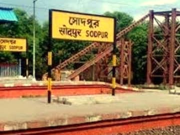 Sodepur: চরম ভয়ঙ্কর…! সোদপুরের এই রাস্তাই এখন মরণফাঁদ! ভয়াবহ কাণ্ড ঘটাচ্ছেন নিত্যযাত্রীরা, শুনলে ভয়ে আঁতকে উঠবেন Sodepur: চরম ভয়ঙ্কর…! সোদপুরের এই রাস্তাই এখন মরণফাঁদ! ভয়াবহ কাণ্ড ঘটাচ্ছেন নিত্যযাত্রীরা, শুনলে ভয়ে আঁতকে উঠবেন