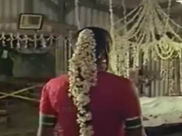 জিনাতের শরীরের উপর! ফুলশয্যার রাতের গানে ঠিক কী ঘটেছিল? ৪৬ বছর পরও একইরকম আবেদন জিনাতের শরীরের উপর! ফুলশয্যার রাতের গানে ঠিক কী ঘটেছিল? ৪৬ বছর পরও একইরকম আবেদন
