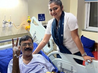 হাসপাতালে ভর্তি সায়নীর বাবা