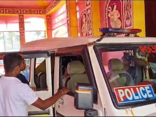 রমরমিয়ে ভাড়াবাড়িতে চলছিল মধুচক্রের আসর